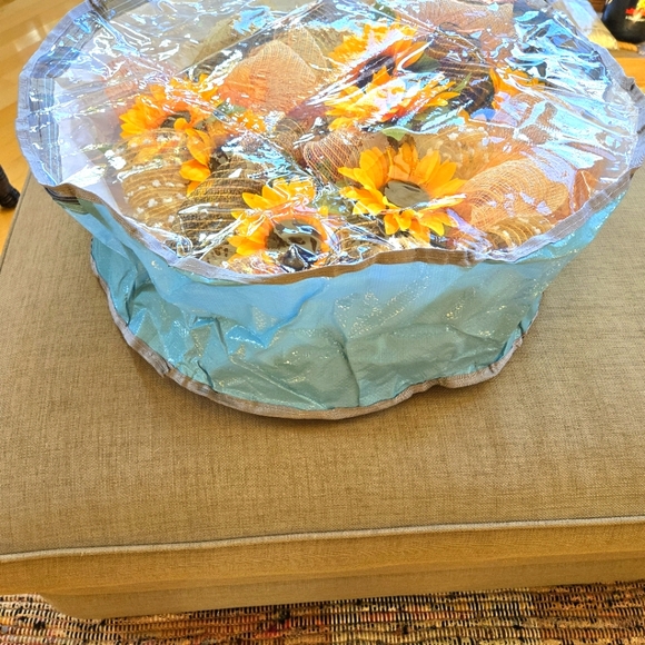 Handcrafted Spring, Summer, Everyday Sunflower Wreath, Shades of Burlap, 21" - Picture 6 of 8